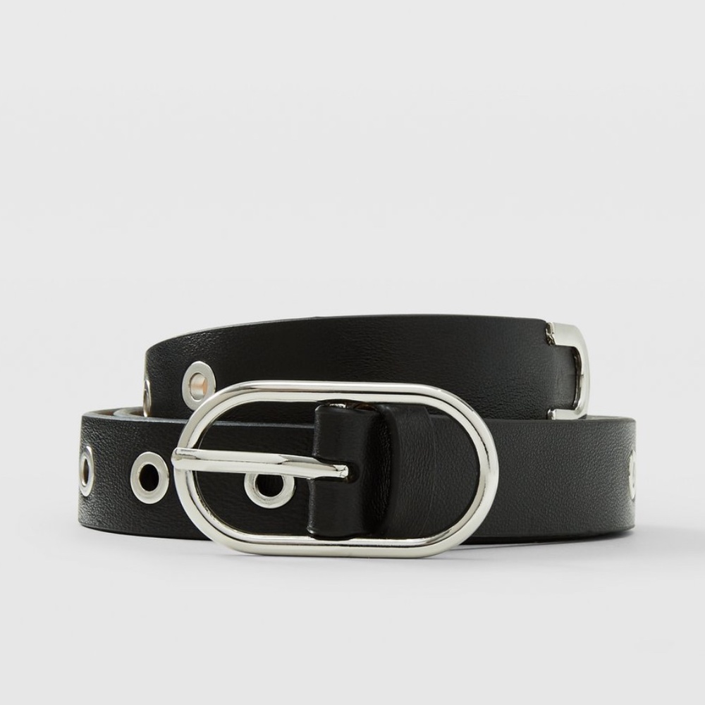 Oval Grommet Belt - Brand New - NEVER WORN - Black